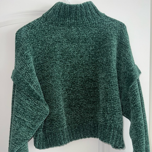 Urban Outfitters Like New Medium Forest Green Sweater - Picture 4 of 5